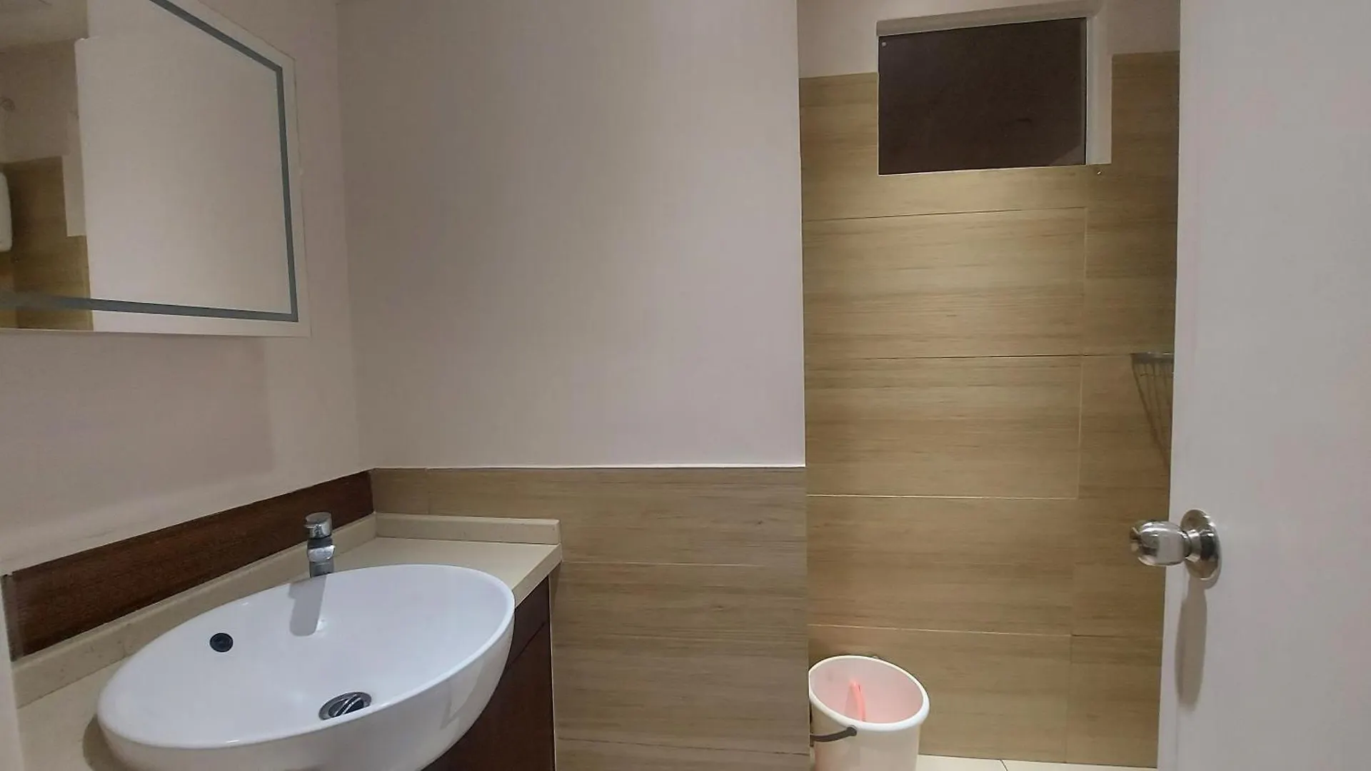 Studio Type Staycation Matina Enclaves Condo Fully Furnished Davao City 0*,  Filippinerne